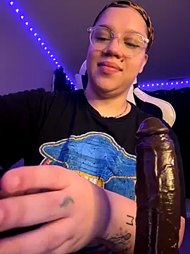 QueenNuttCollector online show from 10-19-25, 09:56