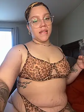 QueenNuttCollector online show from 10-23-25, 04:49