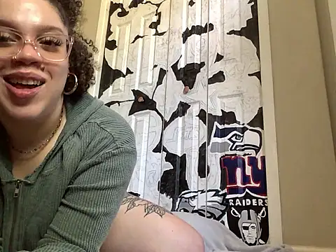 QueenNuttCollector online show from 05-01-26, 04:23