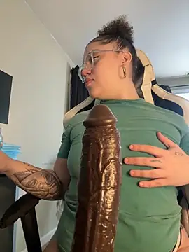 QueenNuttCollector online show from 10-14-25, 04:18