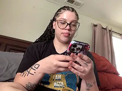 QueenNuttCollector online show from 05-22-26, 04:16
