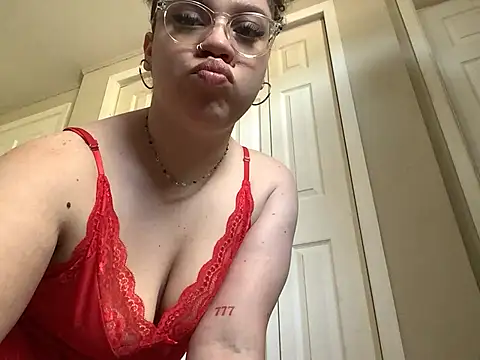 QueenNuttCollector online show from 04-21-26, 04:57