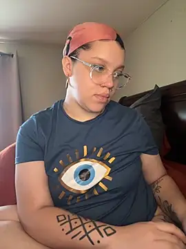 QueenNuttCollector online show from 09-24-25, 02:23