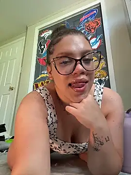 Snapshot of QueenNuttCollector chatting on 06-20-26, 06:35 QueenNuttCollector online show from 06-20-26, 06:35