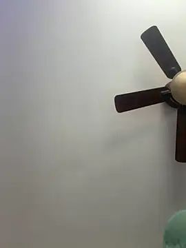 QueenNuttCollector online show from 12-18-25, 05:39