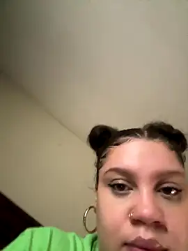 QueenNuttCollector online show from 11-12-25, 03:27