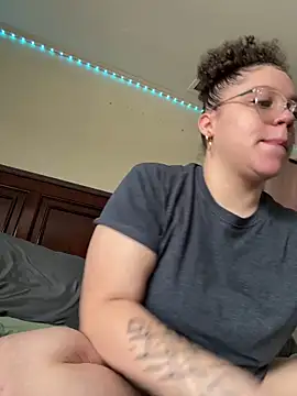 QueenNuttCollector online show from 02-11-26, 05:13