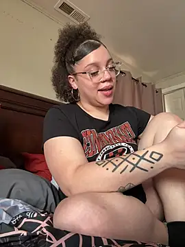 QueenNuttCollector online show from 02-06-26, 05:31