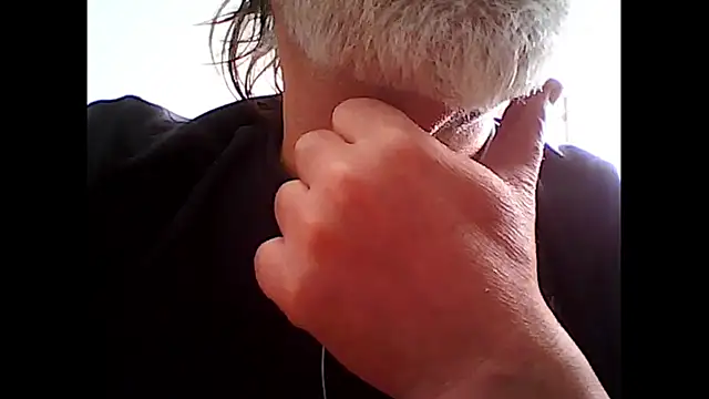 Snapshot of xcimeru chatting on 10-24-25, 01:32 xcimeru online show from 10-24-25, 01:32