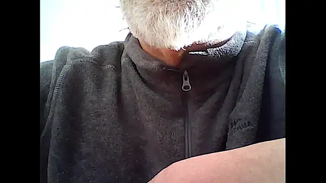 Snapshot of xcimeru chatting on 11-16-25, 01:16 xcimeru online show from 11-16-25, 01:16