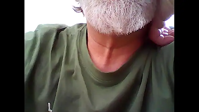 Snapshot of xcimeru chatting on 10-21-25, 01:32 xcimeru online show from 10-21-25, 01:32