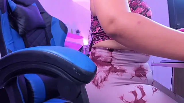 izaro22 online show from 12-20-25, 12:52