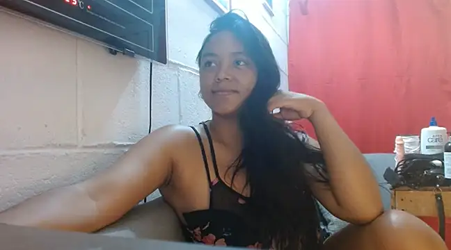 Chiara petterson online show from 01-28-25, 04:08