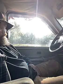 Snapshot of Themechanic420 chatting on 03-05-26, 02:35 Themechanic420 online show from 03-05-26, 02:35