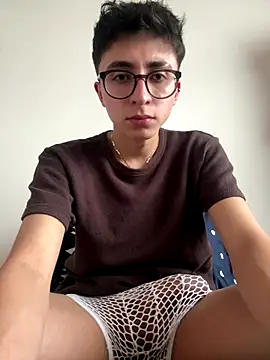 Snapshot of CamiRojas_boy chatting on 10-21-25, 08:52 CamiRojas boy online show from 10-21-25, 08:52