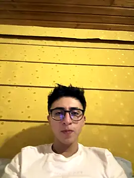 Snapshot of CamiRojas_boy chatting on 09-28-25, 04:30 CamiRojas boy online show from 09-28-25, 04:30