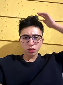 Snapshot of CamiRojas_boy chatting on 09-15-25, 04:46 CamiRojas boy online show from 09-15-25, 04:46