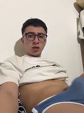 CamiRojas boy online show from 04-18-26, 03:53