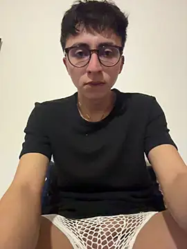 CamiRojas boy online show from 10-30-25, 03:27