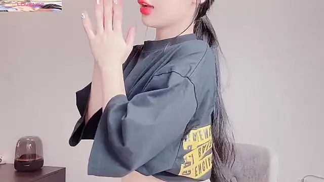 Snapshot of bejeni-sweet chatting on 03-18-25, 06:17 bejeni-sweet online show from 03-18-25, 06:17