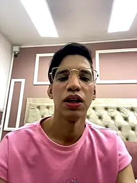 Ariel Femboy  online show from 11-18-25, 08:45