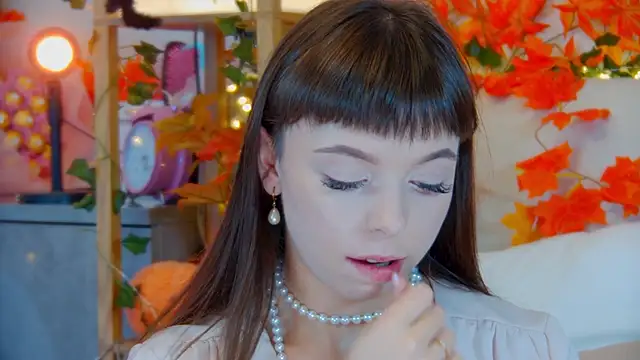 Snapshot of ElisabethDavis chatting on 10-17-25, 02:19 ElisabethDavis online show from 10-17-25, 02:19