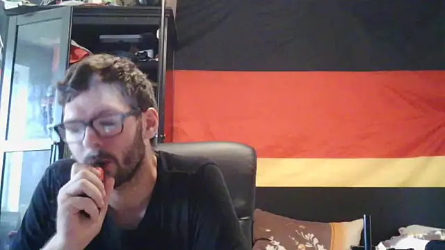 Snapshot of Die-geile-Sau chatting on 06-23-26, 01:09 Die-geile-Sau online show from 06-23-26, 01:09