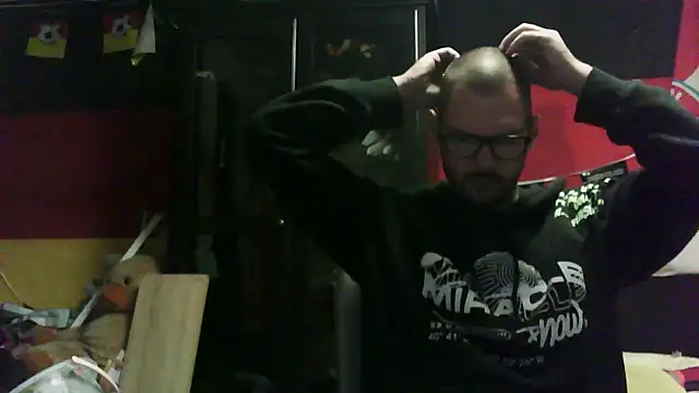 Die-geile-Sau online show from 10-30-25, 04:15