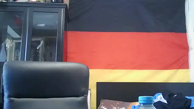 Snapshot of Die-geile-Sau chatting on 06-19-26, 12:33 Die-geile-Sau online show from 06-19-26, 12:33