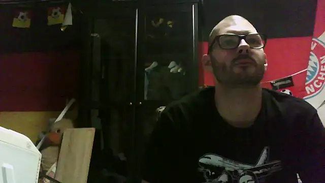 Die-geile-Sau online show from 10-26-25, 08:09