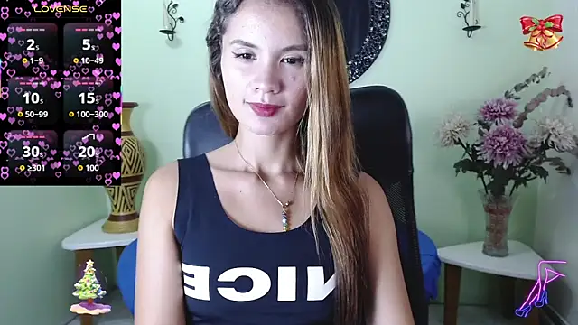 Snapshot of Sofia_Franco_ chatting on 12-05-25, 07:34 Sofia Franco online show from 12-05-25, 07:34