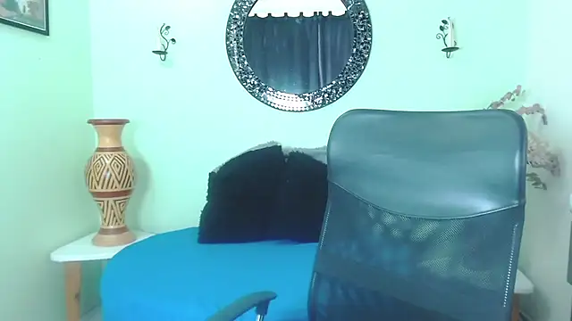 Snapshot of Sofia_Franco_ chatting on 11-19-25, 07:25 Sofia Franco online show from 11-19-25, 07:25