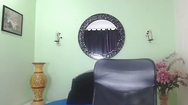 Snapshot of Sofia_Franco_ chatting on 11-18-25, 07:17 Sofia Franco online show from 11-18-25, 07:17