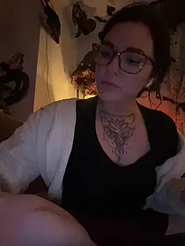 Snapshot of KARMICchaos_xoxo chatting on 10-22-25, 05:29 KARMICchaos xoxo online show from 10-22-25, 05:29