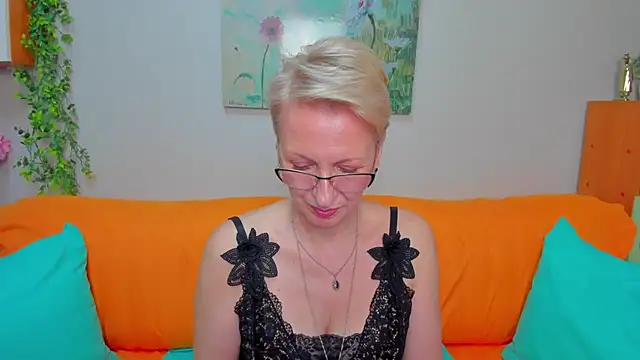 iamyourdream89 online show from 04-21-26, 10:44