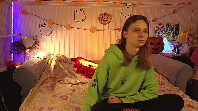 Frank Fraer online show from 10-19-25, 03:48