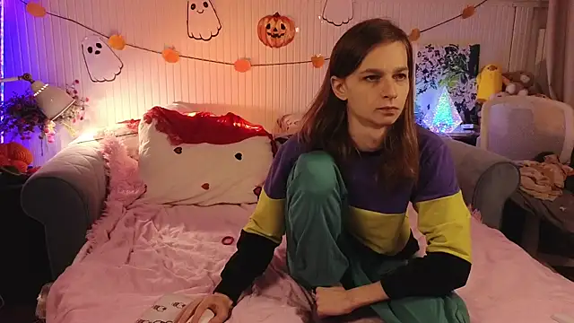 Frank Fraer online show from 10-22-25, 04:06