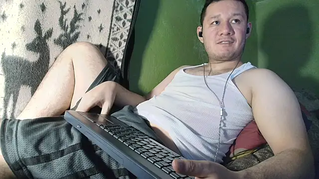 Snapshot of sweet_cock28 chatting on 04-29-26, 03:32 sweet cock28 online show from 04-29-26, 03:32