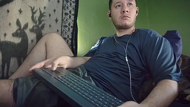 Snapshot of sweet_cock28 chatting on 05-24-26, 02:06 sweet cock28 online show from 05-24-26, 02:06