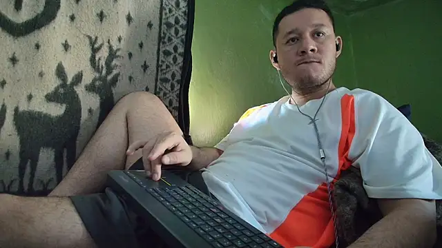 Snapshot of sweet_cock28 chatting on 05-17-26, 02:06 sweet cock28 online show from 05-17-26, 02:06