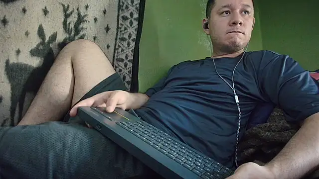 Snapshot of sweet_cock28 chatting on 05-19-26, 03:08 sweet cock28 online show from 05-19-26, 03:08