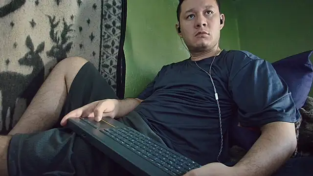 Snapshot of sweet_cock28 chatting on 04-28-26, 03:05 sweet cock28 online show from 04-28-26, 03:05
