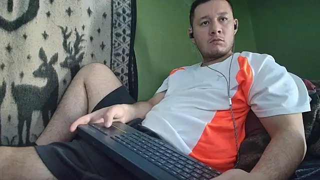 Snapshot of sweet_cock28 chatting on 05-15-26, 03:32 sweet cock28 online show from 05-15-26, 03:32