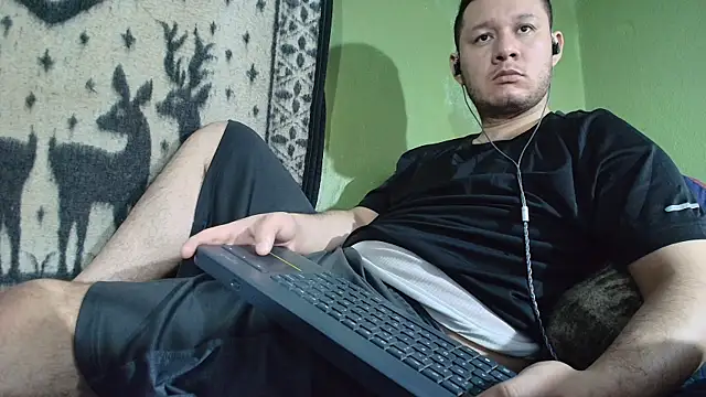 Snapshot of sweet_cock28 chatting on 04-19-26, 01:56 sweet cock28 online show from 04-19-26, 01:56