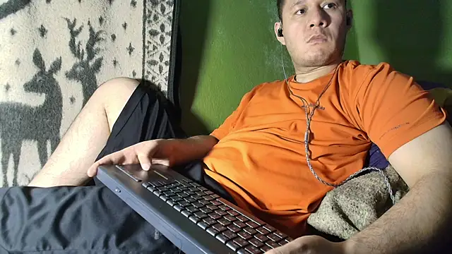 Snapshot of sweet_cock28 chatting on 05-26-26, 03:04 sweet cock28 online show from 05-26-26, 03:04