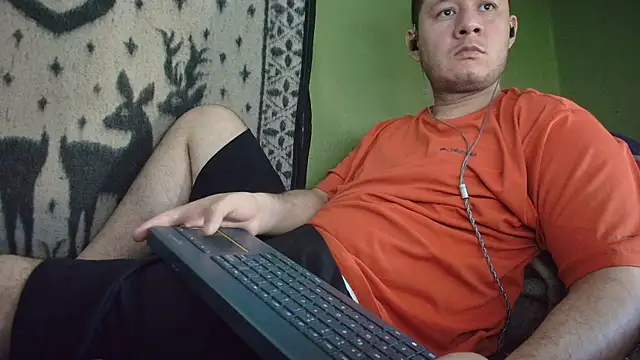Snapshot of sweet_cock28 chatting on 05-28-26, 03:18 sweet cock28 online show from 05-28-26, 03:18