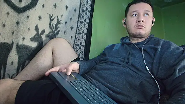 Snapshot of sweet_cock28 chatting on 05-29-26, 03:18 sweet cock28 online show from 05-29-26, 03:18