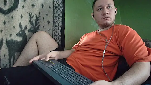 Snapshot of sweet_cock28 chatting on 05-08-26, 03:27 sweet cock28 online show from 05-08-26, 03:27