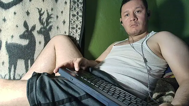 Snapshot of sweet_cock28 chatting on 04-30-26, 02:40 sweet cock28 online show from 04-30-26, 02:40