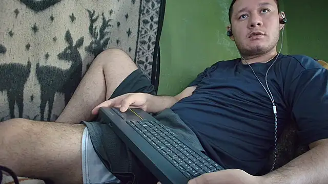 Snapshot of sweet_cock28 chatting on 05-21-26, 03:31 sweet cock28 online show from 05-21-26, 03:31
